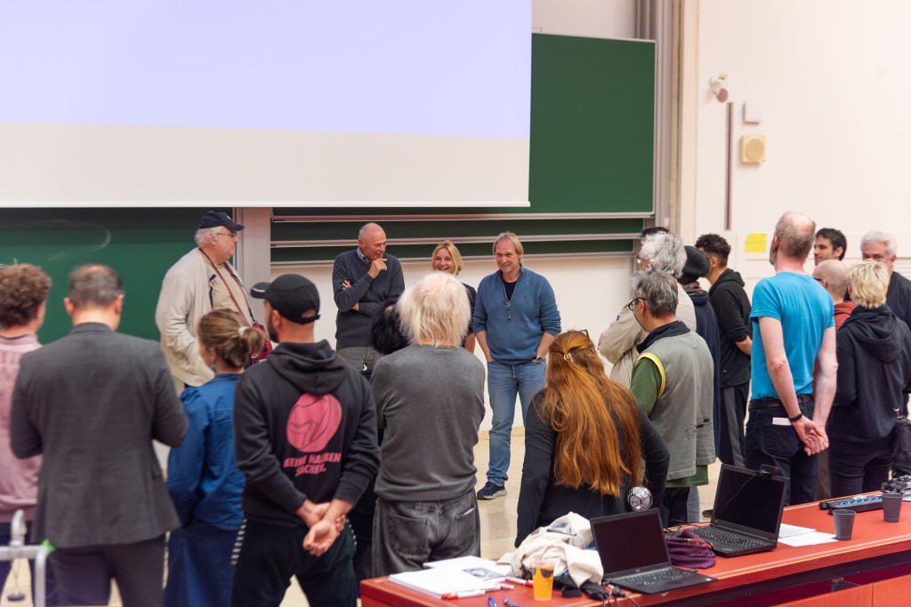 Organisiert wurde diese Tagung von Thomas & Susanne Stölner, Josef Mühlbauer, Utta Isop, Michael Wissgott, Uwe Bittlingmayer und vielen Studierenden. Diese Tagung fand in Kooperation mit der VHS Döbling und der TU Wien statt, als auch mit Empowerment for Peace, Uni Graz, Boku & PH Freiburg.